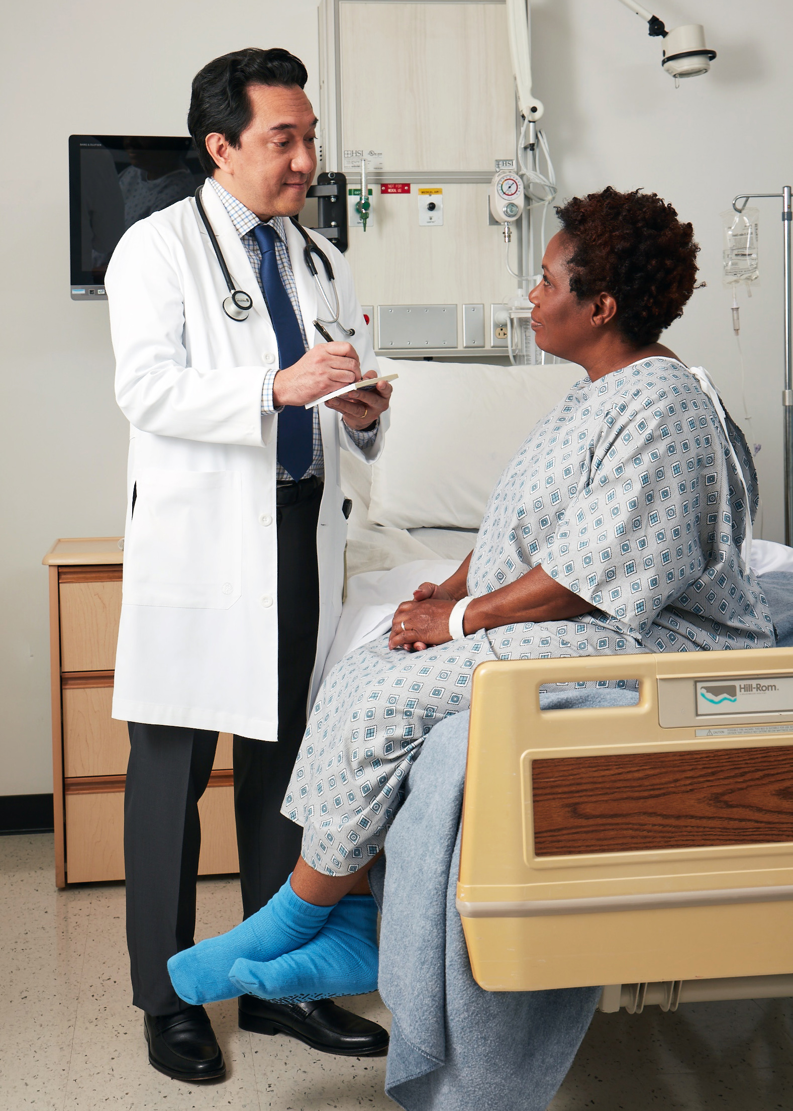 Nancy_Doctor_handing_Rx_0022